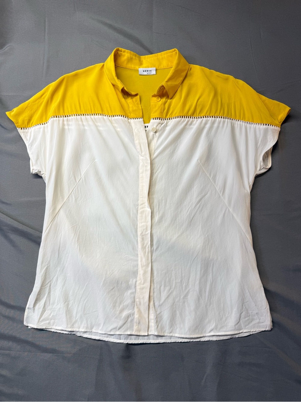 AKRIS Punto Short-Sleeve Blouse - Yellow/White 100% SILK